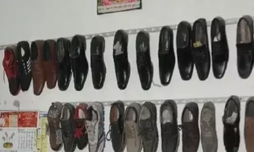 आगरा में जूता व्यापारियों ने केंद्र के आईएसआई मार्क अनिवार्यता को लेकर किया विरोध प्रदर्शन