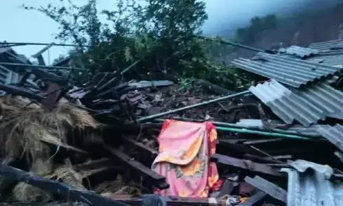 रायगढ़ में बड़े भूस्खलन में पांच लोगों की मौत , तीन घायल रायगढ़ में बड़े भूस्खलन में पांच लोगों की मौत , तीन घायल