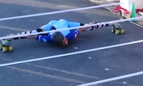 कौन हैं 18 वर्षीय लिम्बो स्केटर सृष्टि शर्मा, जिन्होंने हाल ही में अपना नाम दर्ज कराया है गिनीज बुक ऑफ वर्ल्ड रिकॉर्ड्स में कौन हैं 18 वर्षीय लिम्बो स्केटर सृष्टि शर्मा, जिन्होंने हाल ही में अपना नाम दर्ज कराया है गिनीज बुक ऑफ वर्ल्ड रिकॉर्ड्स में