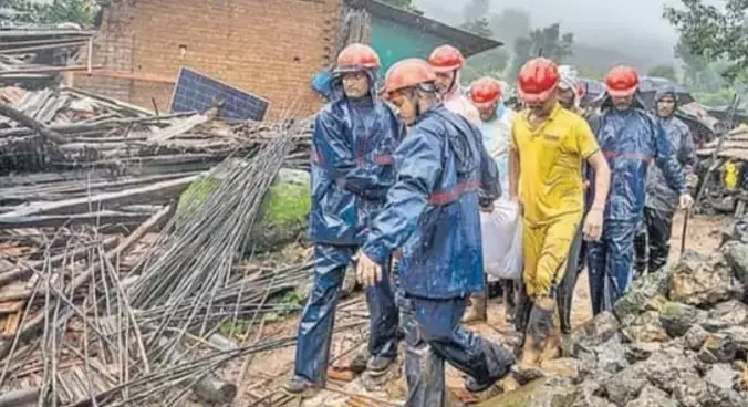 रायगढ़ भूस्खलन में अब तक 16 लोगों की मौत, एनडीआरएफ ने फिर से शुरू किया बचाव अभियान रायगढ़ भूस्खलन में अब तक 16 लोगों की मौत, एनडीआरएफ ने फिर से शुरू किया बचाव अभियान