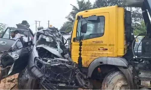 बेंगलुरु में ट्रक और एक्सयूवी की टक्कर से हुई 4 लोगों की मौत