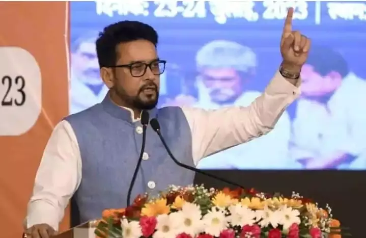 ओपेनहाइमर में आपत्तिजनक दृश्य के लिए सीबीएफसी पर बरसे अनुराग ठाकुर, मांगा स्पष्टीकरण ओपेनहाइमर में आपत्तिजनक दृश्य के लिए सीबीएफसी पर बरसे अनुराग ठाकुर, मांगा स्पष्टीकरण