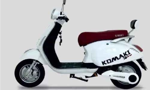 कोमाकी फ्लोरा इलेक्ट्रिक स्कूटर ने 100 किमी रेंज, बेहतरीन फीचर्स के साथ बाजार में मचा दी है धूम!