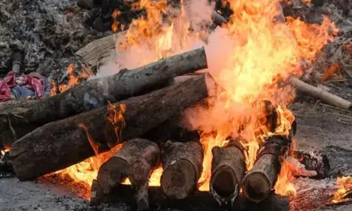 अलौकिक शक्तियां हासिल करने के लिए दो लोगों ने खाया अधजला अविवाहित महिला का मांस अलौकिक शक्तियां हासिल करने के लिए दो लोगों ने खाया अधजला अविवाहित महिला का मांस