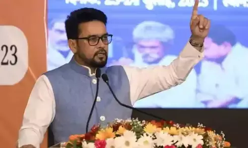 ओपेनहाइमर में आपत्तिजनक दृश्य के लिए सीबीएफसी पर बरसे अनुराग ठाकुर, मांगा स्पष्टीकरण