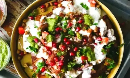 दही आलू चाट: मसालेदार खाना चाहते हैं? तो फिर ट्राई करें दही आलू चाट दही आलू चाट: मसालेदार खाना चाहते हैं? तो फिर ट्राई करें दही आलू चाट