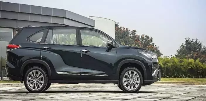 मारुति सुजुकी इनविक्टो शानदार फीचर्स, बोल्ड लुक के साथ आनंददायक सवारी