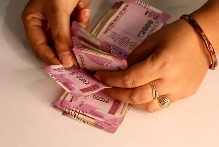 वित्त मंत्रालय ने 2000 रुपये के चलन से बाहर हुए नोटों को बदलने पर दिया बड़ा बयान वित्त मंत्रालय ने 2000 रुपये के चलन से बाहर हुए नोटों को बदलने पर दिया बड़ा बयान