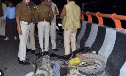 फर्रुखनगर में तेज रफ्तार बाइक की चपेट में आने से व्यक्ति की हो गई मौत फर्रुखनगर में तेज रफ्तार बाइक की चपेट में आने से व्यक्ति की हो गई मौत