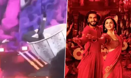 OMG...ये क्या? नाचते हुए सीधे ढोल के अंदर गिरे Ranveer Singh, फिर क्या हुआ...वीडियो वायरल