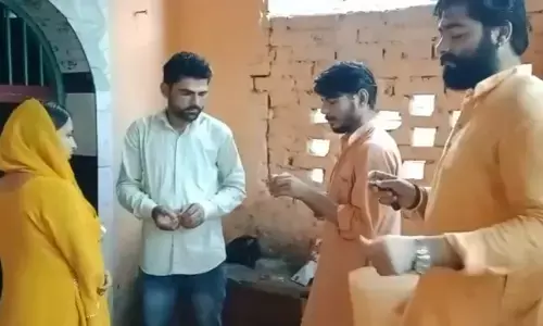 शाहनुम ने शालनी बन प्रेमी से मंदिर में शादी रचाई, मामला शामली जिला का है शाहनुम ने शालनी बन प्रेमी से मंदिर में शादी रचाई, मामला शामली जिला का है