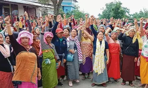 इंफाल का उनका घर मैतेइयों ने जला दिया है