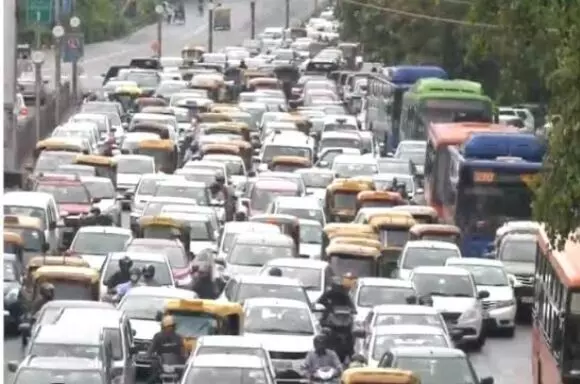 दिल्ली में मध्यम से भारी बारिश, यातायात बाधित होने की संभावना दिल्ली में मध्यम से भारी बारिश, यातायात बाधित होने की संभावना