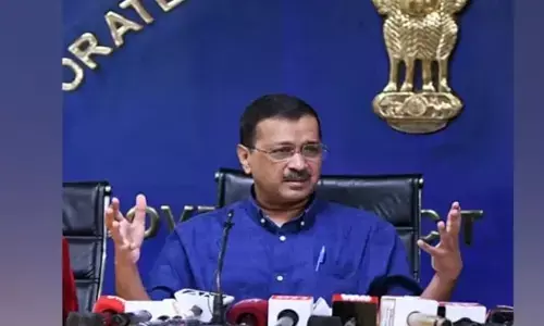 सीएम केजरीवाल का कहना है कि केंद्र ने दिल्ली के साथ सौतेला व्यवहार किया