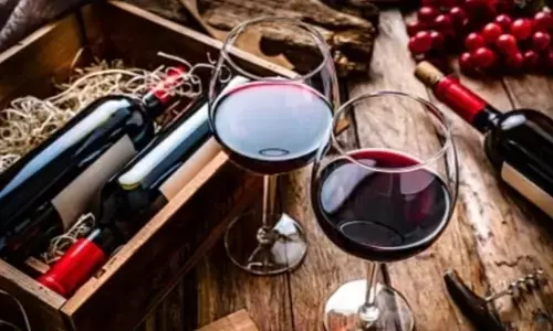 नए अध्ययन से पता चलता है कि दुर्लभ रेड वाइन दिखा सकती है त्वचा को युवा नए अध्ययन से पता चलता है कि दुर्लभ रेड वाइन दिखा सकती है त्वचा को युवा