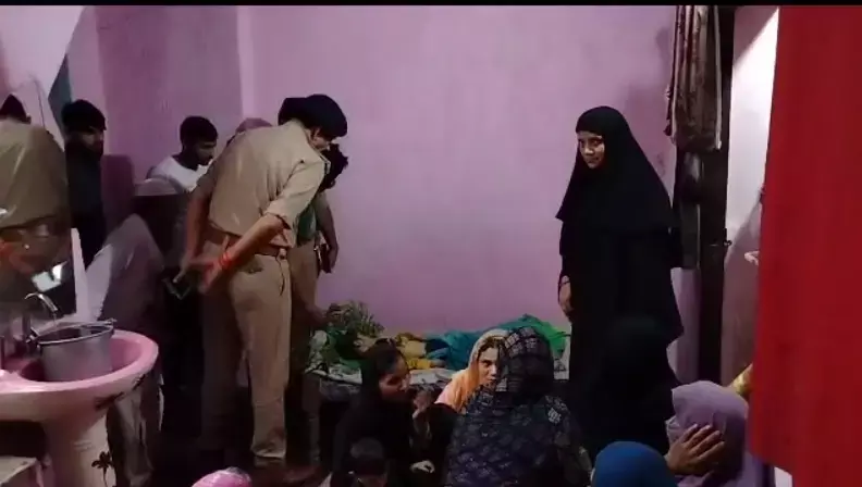 बेरहम दादी ने पोते को पीट पीट कर किया अधमरा और कमरें में बंद, दम घटने से मासूम की मौत बेरहम दादी ने पोते को पीट पीट कर किया अधमरा और कमरें में बंद, दम घटने से मासूम की मौत