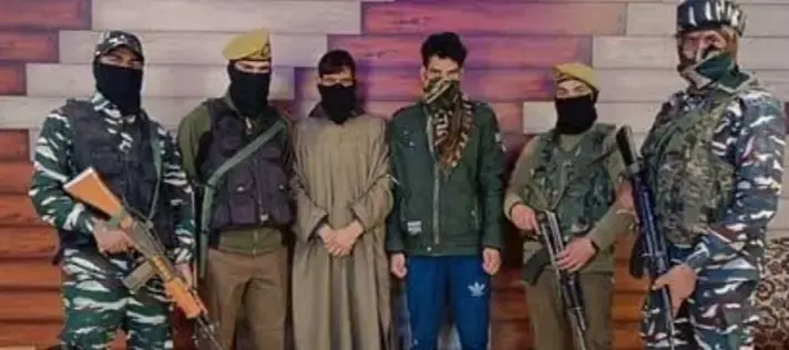 कश्मीर के बारामूला में लश्कर-ए-तैयबा के दो सहयोगी गिरफ्तार कश्मीर के बारामूला में लश्कर-ए-तैयबा के दो सहयोगी गिरफ्तार
