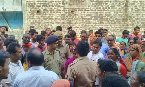 पिपराइच में ससुर ने बहू की फावड़े से मार कर की हत्या. मौके पर पहुंचे आईपीएस  मानुष पारिख