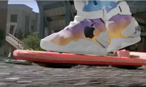 टेक गेन एप्पल लाया स्नीकर्स; जानें कीमत, फीचर्स