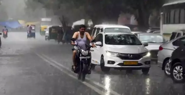 आईएमडी ने अगले कुछ दिनों में दिल्ली में और बारिश की भविष्यवाणी की, यमुना फिर खतरे के निशान के पार आईएमडी ने अगले कुछ दिनों में दिल्ली में और बारिश की भविष्यवाणी की, यमुना फिर खतरे के निशान के पार