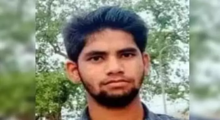 बिहार: पीएम मोदी, सीएम योगी के आधार कार्ड से छेड़छाड़ करने वाले शख्स को पुलिस ने किया गिरफ्तार बिहार: पीएम मोदी, सीएम योगी के आधार कार्ड से छेड़छाड़ करने वाले शख्स को पुलिस ने किया गिरफ्तार