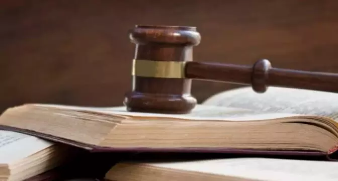 चमोली के जज सुनवाई से गायब, महिला कर्मचारियों की निजता का उल्लंघन चमोली के जज सुनवाई से गायब, महिला कर्मचारियों की निजता का उल्लंघन