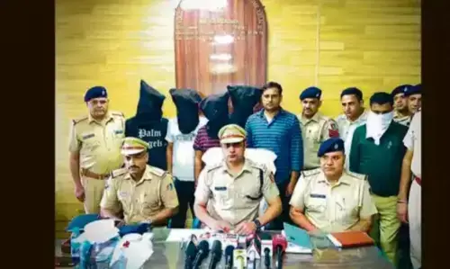 चंडीगढ़ में 100 से अधिक डकैतियों को अंजाम देने वाले दो गिरोहों का भंडाफोड़ चंडीगढ़ में 100 से अधिक डकैतियों को अंजाम देने वाले दो गिरोहों का भंडाफोड़