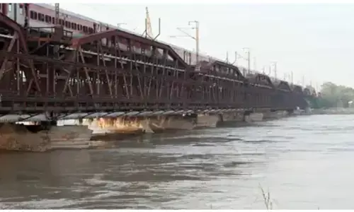 दिल्ली में यमुना खतरे के निशान से ऊपर, नोएडा में हिंडन का जलस्तर घटा