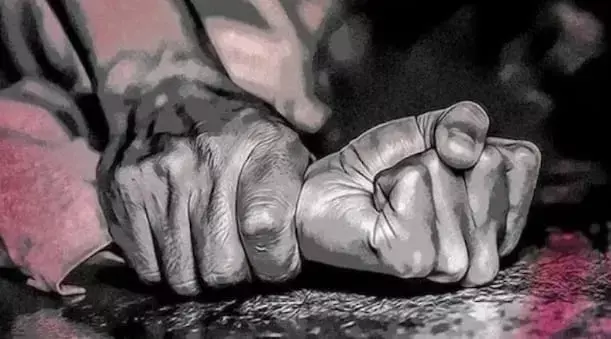 पुणे में साहूकार ने महिला से किया बलात्कार ,कर्ज न चुकाने पर पति को चाकू की नोक पर बनाया बंधक