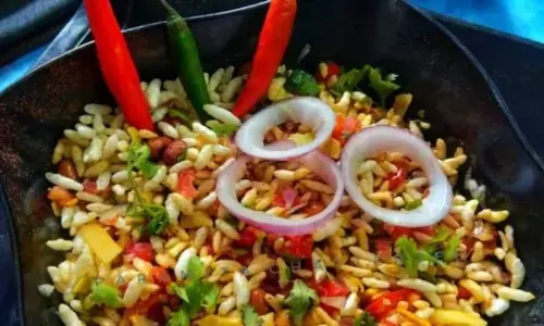 चुरमुरी रेसिपी: इस स्वादिष्ट नाश्ते के साथ बारिश का लें आनंद ,विधि यहां देखें चुरमुरी रेसिपी: इस स्वादिष्ट नाश्ते के साथ बारिश का लें आनंद ,विधि यहां देखें