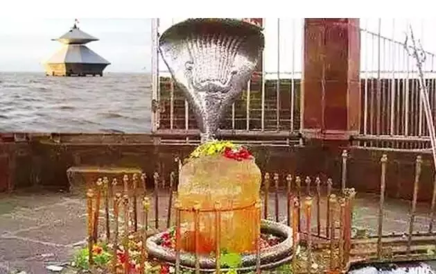 क्या आपको भारत के चमत्कारिक शिव मंदिर के बारे में पता है? दिन में दो बार गायब हो जाता है यह शिवलिंग क्या आपको भारत के चमत्कारिक शिव मंदिर के बारे में पता है? दिन में दो बार गायब हो जाता है यह शिवलिंग