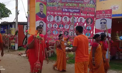 देवघर के कांवरिया सेवा शिविर में की गई कांवरियों की सेवा