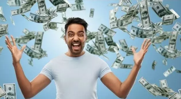 यूपी के शख्स ने दुबई में जीता मेगा पुरस्कार, अगले 25 साल तक हर महीने मिलेंगे 5.5 लाख रुपये यूपी के शख्स ने दुबई में जीता मेगा पुरस्कार, अगले 25 साल तक हर महीने मिलेंगे 5.5 लाख रुपये