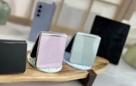 सैमसंग फोल्डेबल फोन को धूल से बचाने की तकनीक पर कर रहा है काम सैमसंग फोल्डेबल फोन को धूल से बचाने की तकनीक पर कर रहा है काम