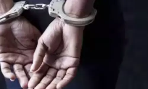 गुड़गांव: फर्जी कॉल सेंटर का भंडाफोड़, 12 गिरफ्तार गुड़गांव: फर्जी कॉल सेंटर का भंडाफोड़, 12 गिरफ्तार