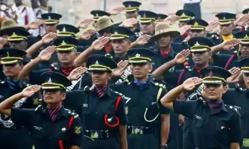 अब तक कोई भी महिला सैन्य विशेष बल के लिए प्रवेश प्राप्त नहीं कर सकी: केंद्र अब तक कोई भी महिला सैन्य विशेष बल के लिए प्रवेश प्राप्त नहीं कर सकी: केंद्र