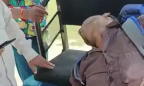 रस्सी से बांधकर स्कूल लाये जाते हैं अध्यापक रस्सी से बांधकर स्कूल लाये जाते हैं अध्यापक