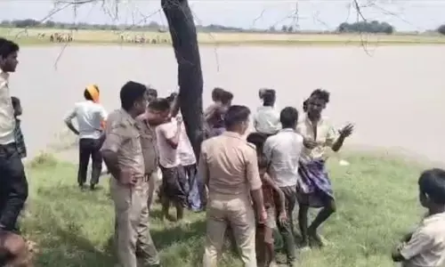 Hardoi News : गंभीरी नदी में डूबकर युवक की हुई मौत Hardoi News : गंभीरी नदी में डूबकर युवक की हुई मौत