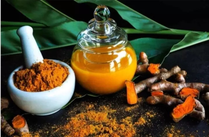 हल्दी जल के फायदे: स्वस्थ जीवन के लिए इसे अपने आहार में करें शामिल हल्दी जल के फायदे: स्वस्थ जीवन के लिए इसे अपने आहार में करें शामिल