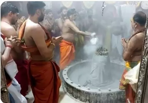 उज्जैन के श्री महाकालेश्वर मंदिर में अतुल्य भस्म आरती भक्तों को कर देती है मंत्रमुग्ध