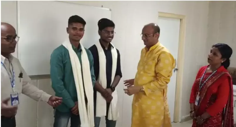 बलिया कोलंबस इंटरनेशनल स्कूल के दो छात्रों को आईआईटी मद्रास में प्रवेश मिला बलिया कोलंबस इंटरनेशनल स्कूल के दो छात्रों को आईआईटी मद्रास में प्रवेश मिला