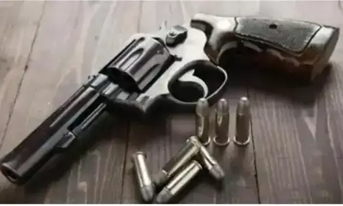 लुधियाना के नौ साल के लड़के ने गलती से चलती कार में पिता को मार दी गोली लुधियाना के नौ साल के लड़के ने गलती से चलती कार में पिता को मार दी गोली