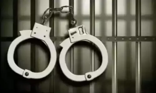 चंडीगढ़: भतीजे की विधवा से बलात्कार करने के आरोप में 45 वर्षीय व्यक्ति गिरफ्तार चंडीगढ़: भतीजे की विधवा से बलात्कार करने के आरोप में 45 वर्षीय व्यक्ति गिरफ्तार