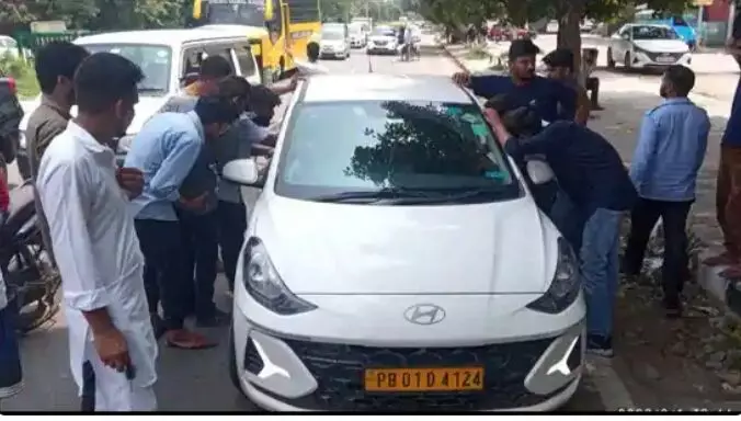 मुल्लांपुर हत्याकांड: घबराए ट्राइसिटी कैब चालक सड़कों से हो गए गायब मुल्लांपुर हत्याकांड: घबराए ट्राइसिटी कैब चालक सड़कों से हो गए गायब