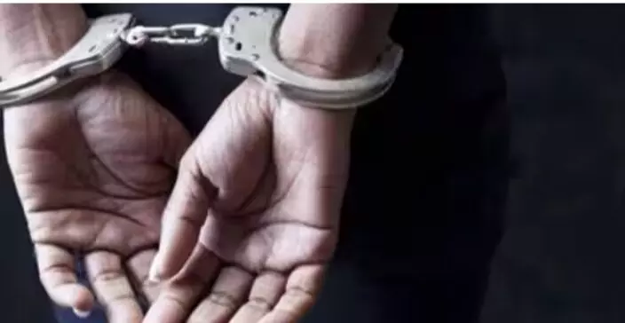 भारतीय सैन्य प्रतिष्ठानों के बारे में जानकारी लीक करने के आरोप में गोंडा का एक व्यक्ति गिरफ्तार भारतीय सैन्य प्रतिष्ठानों के बारे में जानकारी लीक करने के आरोप में गोंडा का एक व्यक्ति गिरफ्तार