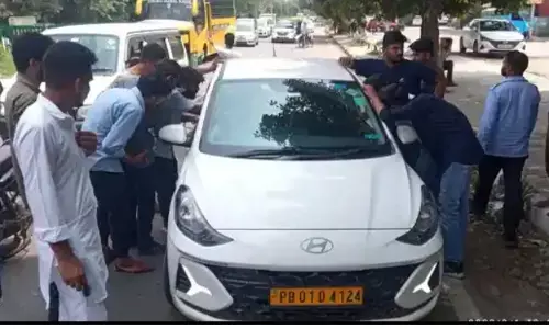 मुल्लांपुर हत्याकांड: घबराए ट्राइसिटी कैब चालक सड़कों से हो गए गायब मुल्लांपुर हत्याकांड: घबराए ट्राइसिटी कैब चालक सड़कों से हो गए गायब