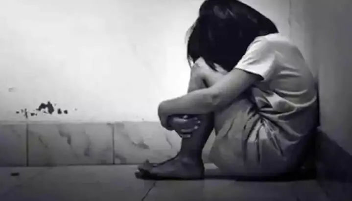 प्रिंसिपल ने दिव्यांग नाबालिग लड़की को खिलाया केक, घर ले जाकर किया यौन उत्पीड़न