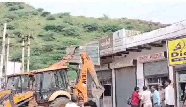 नूंह में तोड़ी गईं 45 दुकानें, कुछ हरियाणा की सांप्रदायिक हिंसा के संदिग्ध है शामिल:अधिकारी नूंह में तोड़ी गईं 45 दुकानें, कुछ हरियाणा की सांप्रदायिक हिंसा के संदिग्ध है शामिल:अधिकारी