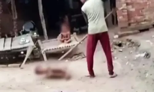 यूपी के शख्स ने स्कूल न जाने पर 10 साल के बेटे को बांध कर पीटा लाठियों से पुलिस ने हिरासत में यूपी के शख्स ने स्कूल न जाने पर 10 साल के बेटे को बांध कर पीटा लाठियों से पुलिस ने हिरासत में