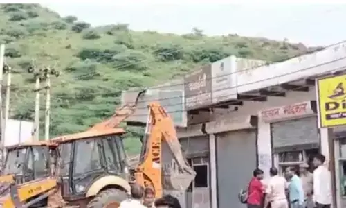 नूंह में तोड़ी गईं 45 दुकानें, कुछ हरियाणा की सांप्रदायिक हिंसा के संदिग्ध है शामिल:अधिकारी नूंह में तोड़ी गईं 45 दुकानें, कुछ हरियाणा की सांप्रदायिक हिंसा के संदिग्ध है शामिल:अधिकारी